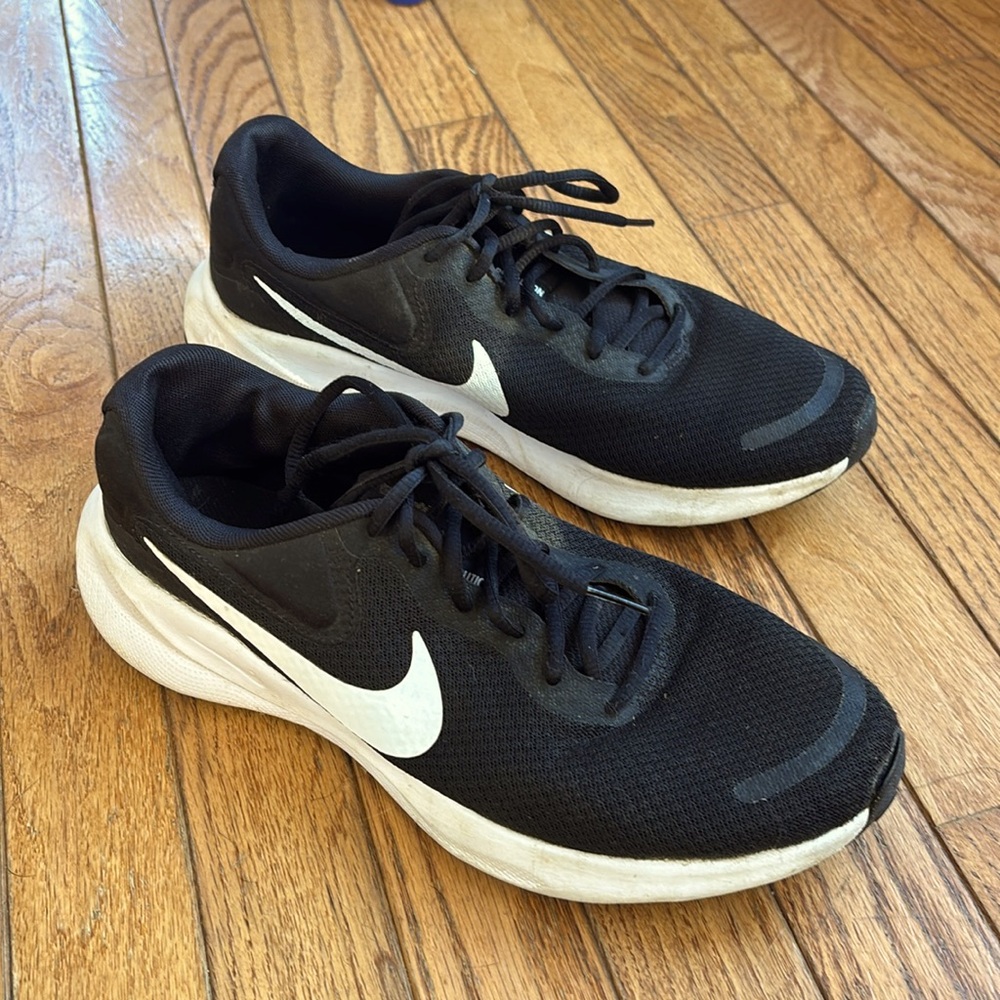 Nike men’s running sneakers